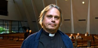 Piispaehdokas Sammeli Juntunen Radio Deissä: Enemmistö ei päätä, mitä Jumala on mieltä