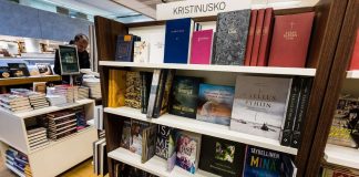 Pääkirjoitus: Kirjan kriisi on myös kirkon kriisi