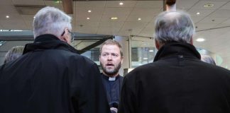 Piispa Teemu Laajasalon yhtiön kirjanpidon epäselvyyksistä syyteharkinta – luottokortin käytössä ei