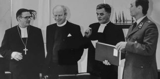 Mysteerikuva: Mille miehet nauravat?