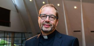 Kannatuspuheenvuoro: He tukevat Juhani Holmaa Espoon piispaksi toisella kierroksella