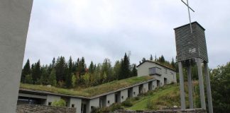 Retriitti ikivanhalla maatilalla Norjassa on kuin matka taivaan rajalle