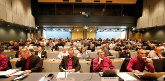 Kirkolliskokous alkoi kritiikillä siitä, miten Kirkkohallituksen kansliapäällikköä on valittu