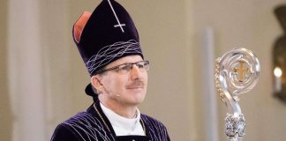 Piispa Keskitalon hiipassa on ylösalaisin käännetty risti – mistä on kyse?