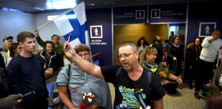 Malesiassa pidätetyt suomalaiset pääsivät Suomeen, toimintatapa herättää kritiikkiä – ”Villejä toimijoita”