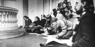 Mysteerikuva: Erilainen rukoushetki, mutta missä ja milloin?