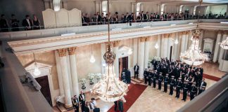 Piispoista kutsuttiin tänä vuonna Linnaan vain puolet – tasavallan presidentin kanslia kommentoi