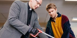 Vantaalla avattiin Tikkurilan kirkon uumenista löytynyt aikakapseli – lue, mitä se sisälsi