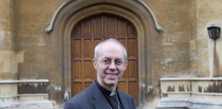 Englannin kirkon johtaja Justin Welby radiohaastattelussa: Rukoilen päivittäin kielillä