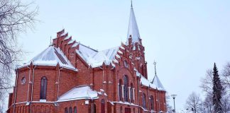 Syd-Österbotten: Seurakuntaneuvosto paheksuu pappien kirjoituksia Kristiinankaupungissa – toimenpiteet kapitulilla ja poliisilla