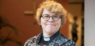 Piispa Kaisamari Hintikka vihitään virkaansa Espoon tuomiokirkossa 10. helmikuuta