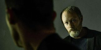 Huuto syvyydestä -tv-sarjassa pappia näyttelevä Lars Mikkelsen kääntyi kristityksi