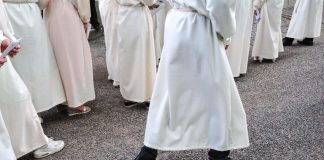 Rippikoulun suosio laski hieman – 15-vuotiaista sen käy noin 77 prosenttia