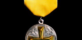 Kirkkohallitus on myöntänyt Pro ecclesia -mitalin neljälle henkilölle – katso tästä jutusta kunniamerkin saajat!