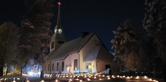 Kuusamon seurakunnan juhlavuosi huipentui satojen jäälyhtyjen valossa