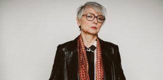 Kirja-arvio: Aleksis Kiven romaanista innotuksensa saanut Seitsemän sisarusta on vaivaannuttava mutta tärkeä kirja