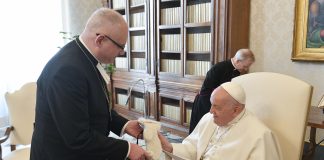 Ekumeeninen valtuuskunta vieraili Vatikaanissa – Uuden katolisen piispan mukana olo ilahdutti paavia