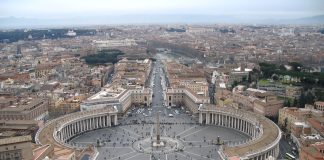 Paavi asetti naisia kirkon virkaan – Kokeilun seuraukset vielä kysymysmerkki