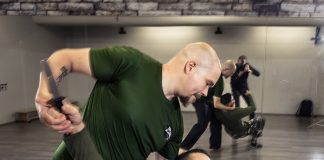 Lyöntejä arvostavassa hengessä – Oppilaitospappi Tommi Vehmas rentoutuu treenaamalla kamppailuilaji systemaa