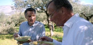 TV-vinkki: Pappi ja kokki keskustelevat rennosti uskosta tanskalaisessa ruokaohjelmassa