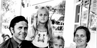 Mysteerikuva: Mikä perhe, keitä kuvassa?