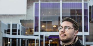 ”Olen joutunut taistelemaan paljon pääni sisällä” – Aarne Pelkonen kertoo Askel-lehdessä identiteettinsä murroksesta