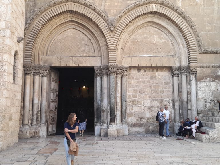 Jerusalemissa sijaitseva Pyhän haudan kirkko on kristittyjen pyhin paikka ja täynnä tarinoita