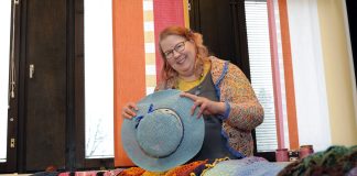 Lähetyssihteeri Susanna Roitto harrastaa virkkausta: Käsityön idea lähtee joko tarpeesta, langasta tai tunteesta