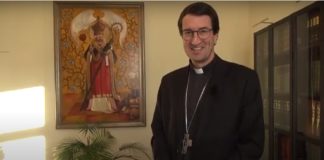 Ollako vai eikö olla pohtii piispa Raimo Goyarrola