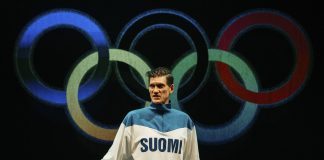 Teatteriarvio: Monologinäytelmä Tapio Rautavaarasta on erinomaista teatteria