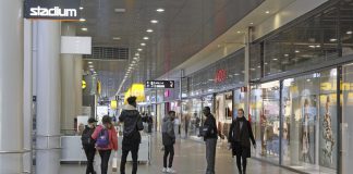 Väitöskirja selvitti kristitty- ja muslimitaustaisten nuorten ajattelua toisistaan