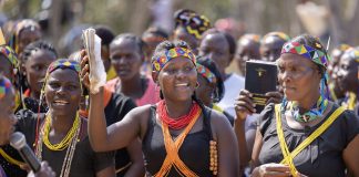 Uudet tilastot kertovat: Koko Raamattu on käännetty jo 743 kielelle