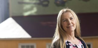 Enkeleitä lapsesta lähtien nähnyt Lorna Byrne on hyvin erikoislaatuinen hengellinen kirjailija: ”Rakkaus voittaa kaiken. Tiedä aina, että Jumala ja enkelit ovat kanssasi”