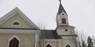 Kirkko ja minä: Lestijärven kirkossa erityisen vaikutuksen tekee alttaritaulu Jeesuksen taivaaseen astumisesta