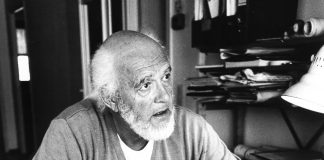 Mysteerikuva: Kuka istuu työpöytänsä äärellä?