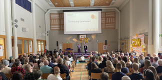 ”Kirkon viesti voisi olla turva ja toivo” – 200 nuorta kokoontui Tampereelle pohtimaan kirkon tulevaisuutta