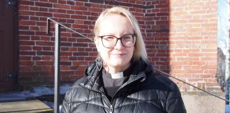 ”Jumala johdattaa ihmiskuntaa pimeidenkin vaiheiden läpi” – Lauritsalan uusi kirkkoherra Jaana Pussinen haluaa viestiä lempeää luottamusta