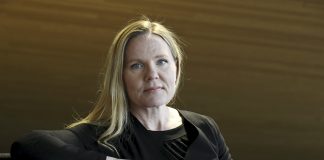 Lapset tarvitsevat väkivallan kierteen katkaisemiseen luottamuksen arvoisia aikuisia, Elina Pekkarinen sanoo