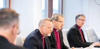 Piispainkokous lähettää kirkolliskokoukselle esityksen kahdesta rinnakkaisesta avioliittomallista ja Kirkkokäsikirjan uudistuksesta