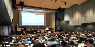 Kirkolliskokouksen keskustelu avioliitosta kulki laidasta laitaan, puhetta rakkaudesta kuiskivaan käärmeeseen