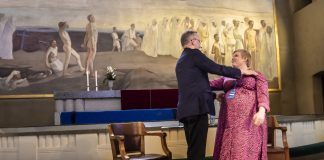 ”Tällainen ajattelu johtaa siihen, että Suomi ei pääse eteenpäin” – Annika Saarikko ja Tapio Luoma keskustelivat arvoista ja koventuneesta keskustelukulttuurista