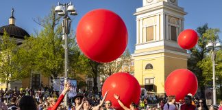 Kirkon juhlilla 10 000 kävijää – Löydätkö itsesi kuvagalleriasta?