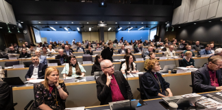 Avioliittokeskustelu jatkui aamupäivän, näkökulmat vaihtelivat variksen valasta Norjan kokemuksiin