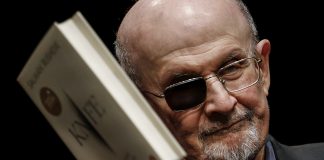 Kirja-arvio: Veitsellä voi aiheuttaa suurta vahinkoa, mutta sanojen voima on silti suurempi