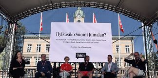 ”Hylkäsikö Suomi Jumalan?” – Sanan säilä viuhui SuomiAreenan paneelikeskustelussa