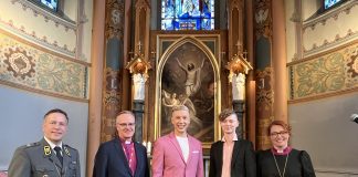 Toive suuresta rakkaudesta – Arkkipiispa, kenttäpiispa ja Mikkelin piispa paljastivat lempitangonsa tangokuninkaan konsertissa Keski-Porin kirkossa