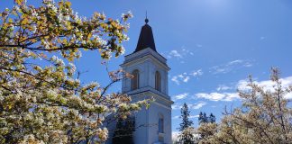 Kirkko & minä: Suvi Pousi sai toisen kotikirkon muutettuaan Haminaan