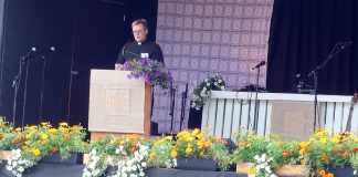 Toiminnanjohtaja Tom Säilä Evankeliumijuhlassa: Päättää piispainkokous lähetysjärjestöasemasta mitä tahansa, lähetyskäsky on ja pysyy