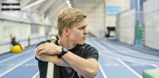 Usko tuo urheiluun rentoutta, sanoo seiväshyppääjä Juho Alasaari