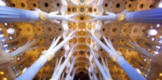 Essee: Mikä on kristinuskon ja Raamatun suhde kauneuteen?